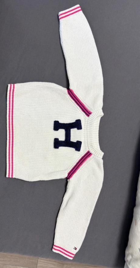 Krásny th svetrík, tommy hilfiger,86