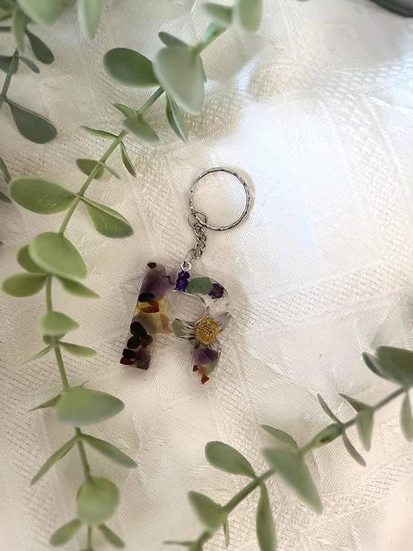 Ručne vyrobené živicové kľúčenky, 