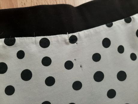 Biela sukňa s čiernymi bodkami, terranova,s