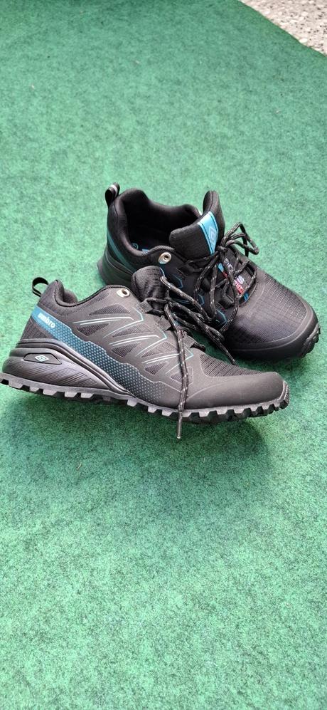 Turisticka obuv umbro, 37