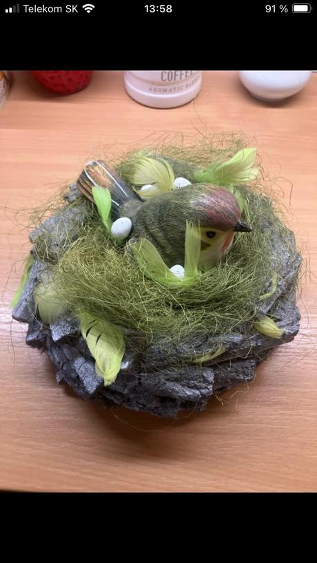 Dekorácia vtáčik v hniezde, 