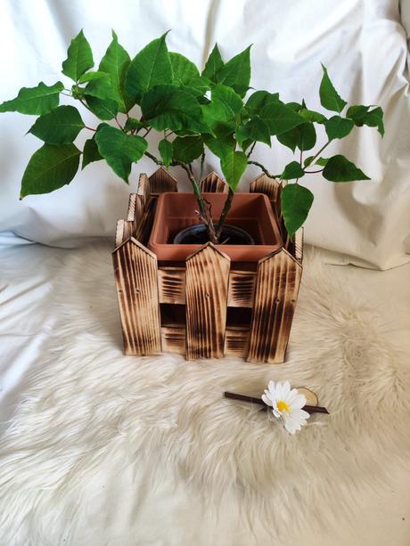 Drevený kvetináč- plotik, 