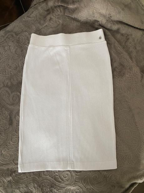 Guess úžasná sukňa s pc 89 e, guess,s