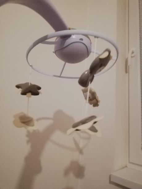 Kolotoč nad postieľku,