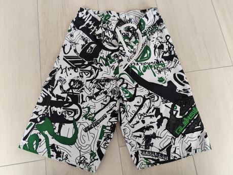 Predám kraťasy quiksilver, 