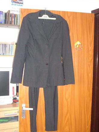 Nohavicový kostým, 36
