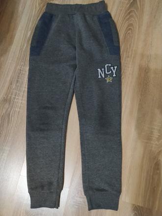 Hrubé tepláky, 146