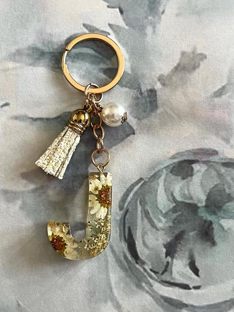 Ručne vyrobené živicové kľúčenky, 