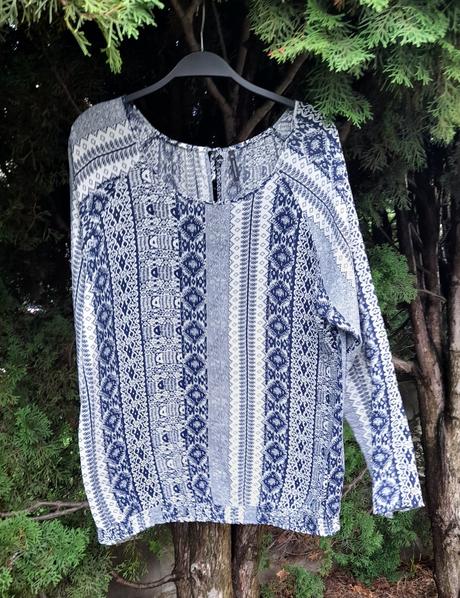 Modrobiela blúzka, 42