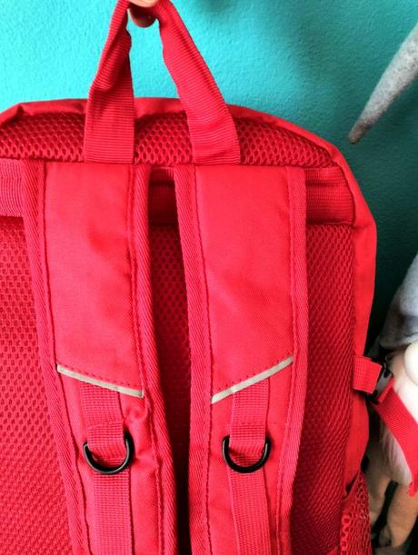 Červený batoh shell, 