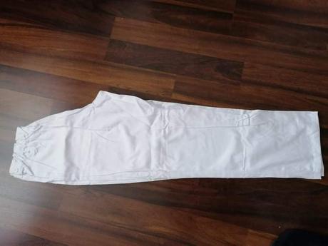 Zdravotnícke nohavice, 52