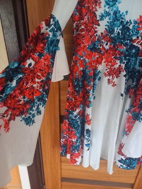 Extravagantné elegantné prekrasne saty, xl