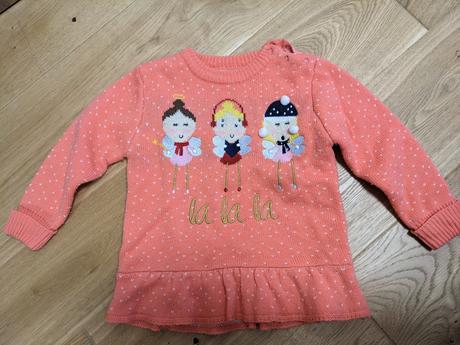 Svetrík s anjelikmi, 104