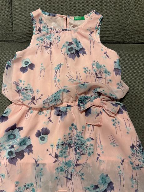 Dievcenske šaty, benetton,128