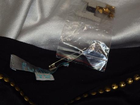 Luxusné čierne zdobené šaty, 36