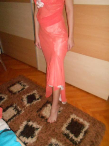 Spoločenské šaty, 36