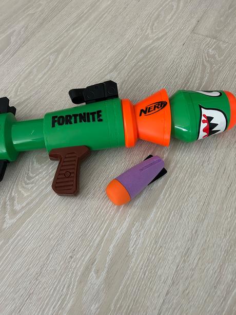 Nerf fortnite raketomet,