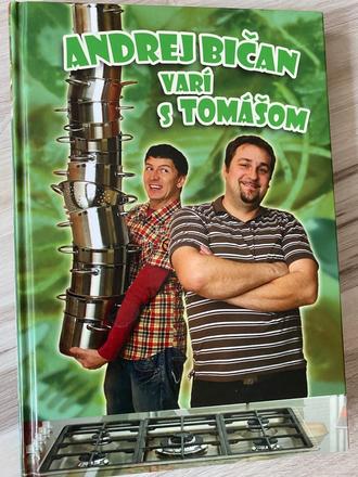 Andrej bičan varí s tomášom kuchárska kniha, 