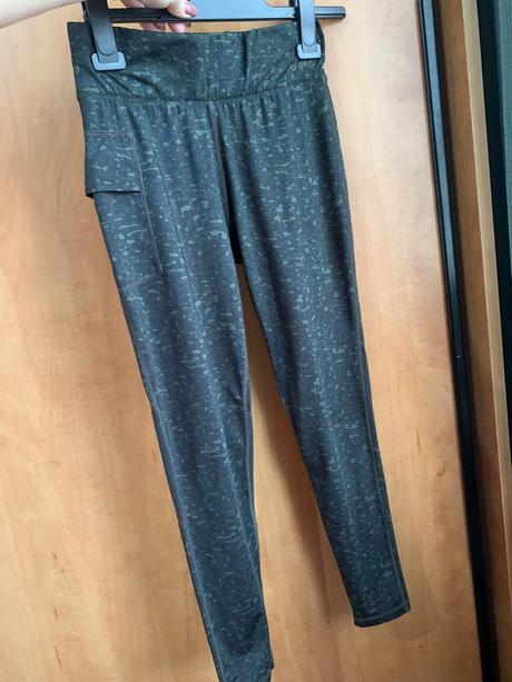 Maskáčové legíny, s