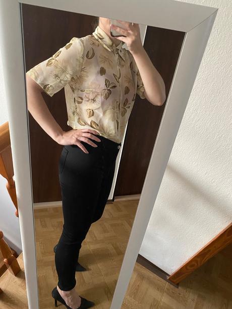 Priesvitná blúzka, 40