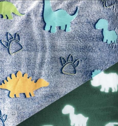 Deka svietiaca v tme s menom,