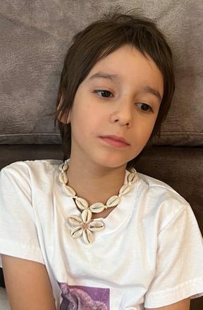 Náhrdelník z mušličiek s kvetinkou, 