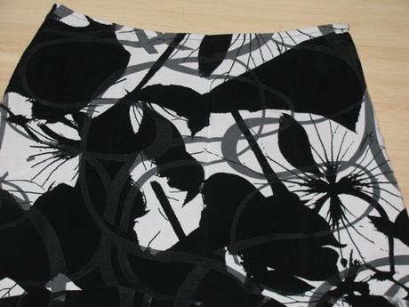 Čierno - biela sukňa, 38