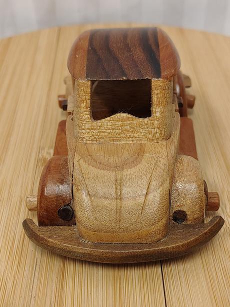 Umelecký vintage drevený model vw beetle 90. roky,