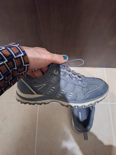 36 turisticke  topanky, graceland,36