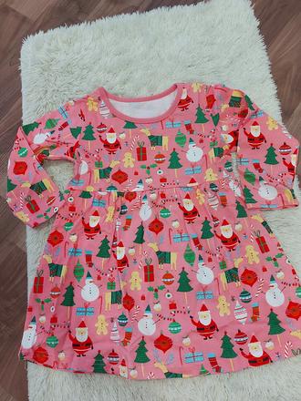 Šaty s vianočným motívom, 98