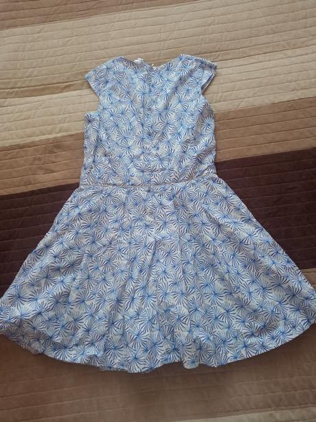 Spoločenské šaty, 134