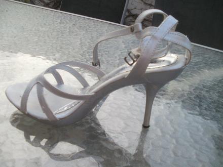 Šedostrieborné sandálky, 38