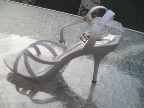 Šedostrieborné sandálky, 38