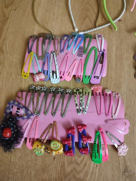 Gumky, sponky, štipčeky, čelenky, 