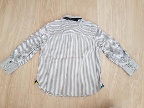 Kosela s kravatou, next,104