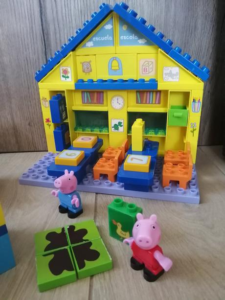 Stavebnica playbig bloxx peppa pig sa v škole,