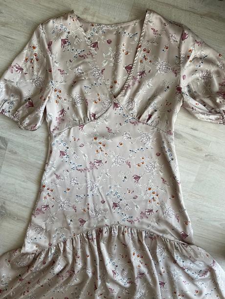 Rúžové saténové šaty vila, 38