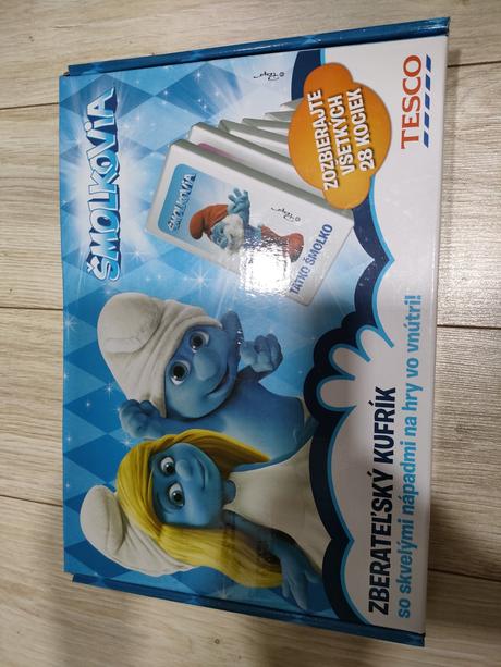 Dominove kocky smolkovia v kufriku, 