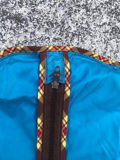 Impregnovaný obal na oblek,