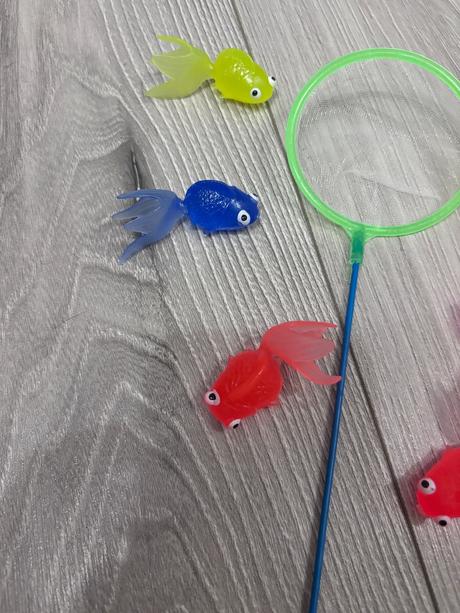 Rybičky plus sitko, 