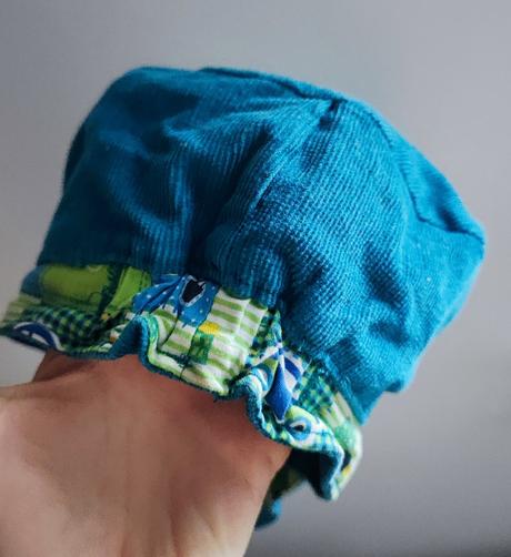 Menčestrový šilt s autami, 104