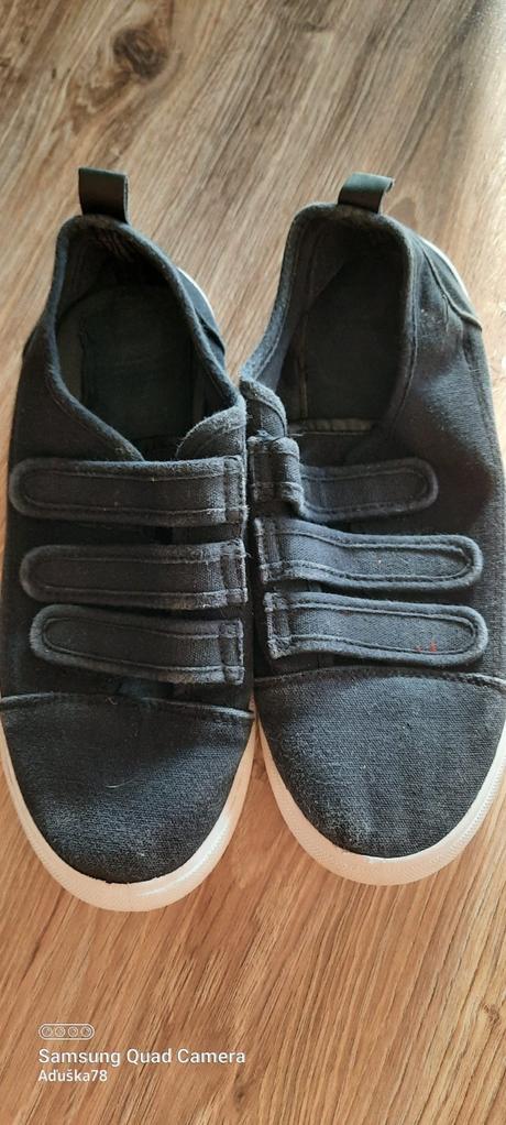 Čierne plátenky, 38