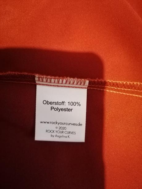 Saténová sukňa, 44