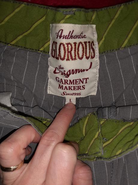 Nové nohavice, authentic,l