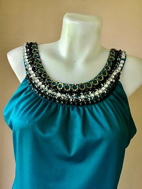 Krásne pruzne saty, 42