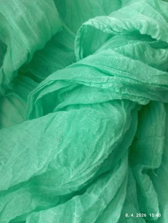 Priehľadná zelená šatka, 