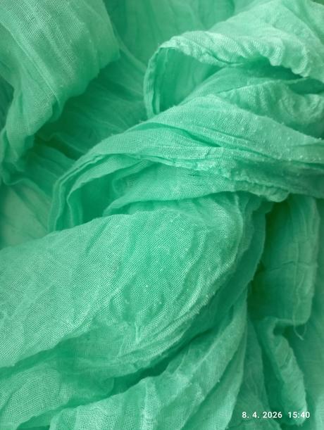 Priehľadná zelená šatka, 