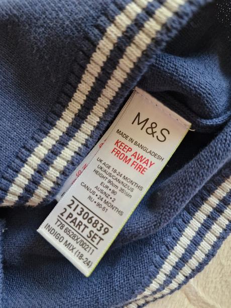 Sveter so zimným motívom, marks & spencer,92