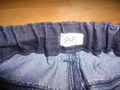 Veľmi pekné nenosené dievčenské rifle, 122