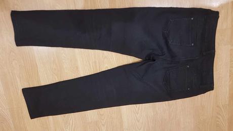 Čierne rifle v. l, dromedar,l